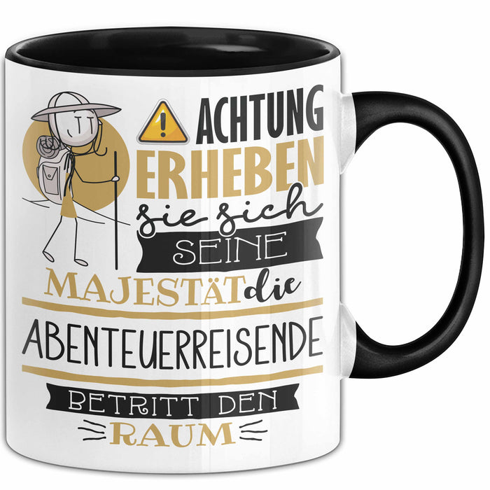 Abenteuerreisende Tasse Geschenk Lustiger Spruch Bitte Erheben Sie Sich Seine Majestät Die Abenteuerreisende Betritt Den Raum Schwarz Trendation
