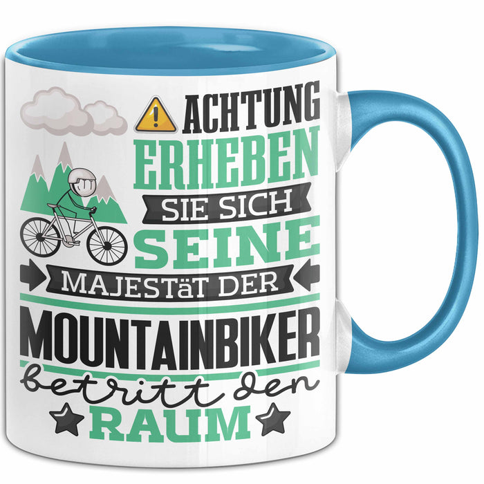 Mountainbiker Geschenk Tasse Lustiger Spruch Erheben Sie Sich Der Mountainbiker Betritt den Raum Blau Trendation