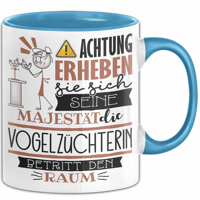 Vogelzüchterin Tasse Geschenk Lustiger Spruch Bitte Erheben Sie Sich Seine Majestät Die Vogelzüchterin Betritt Den Raum Blau Trendation