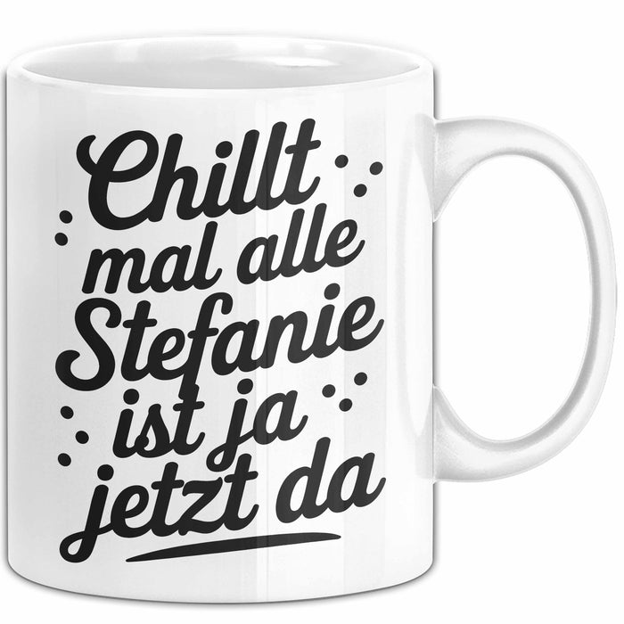 Stefanie Tasse Geschenk Chillt Mal Alle Stefanie Ist Ja Jetzt Da Geschenkidee Becher mit Name Weiß Trendation