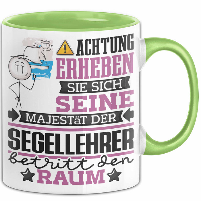Segellehrer Geschenk Tasse Lustiger Spruch Erheben Sie Sich Der Segellehrer Betritt den Raum Grün Trendation