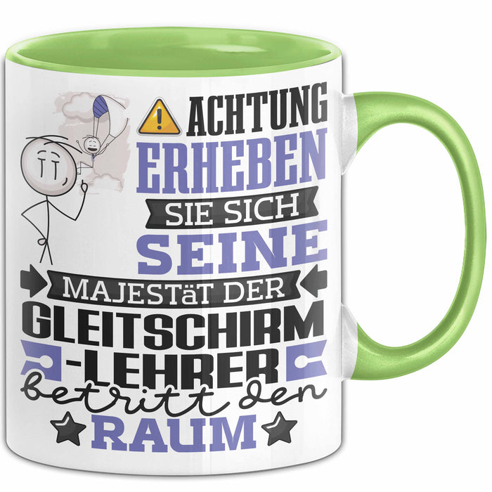 Gleitschirmlehrer Geschenk Tasse Lustiger Spruch Erheben Sie Sich Der Gleitschirmlehrer Betritt den Raum Grün Trendation