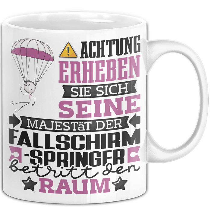 Fallschirmspringer Geschenk Tasse Lustiger Spruch Erheben Sie Sich Der Fallschirmspringer Betritt den Raum Weiß Trendation