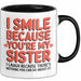 Schwester Tasse Geschenk I Smile Because Youre My Sister Geschenkidee Schwarz Trendation