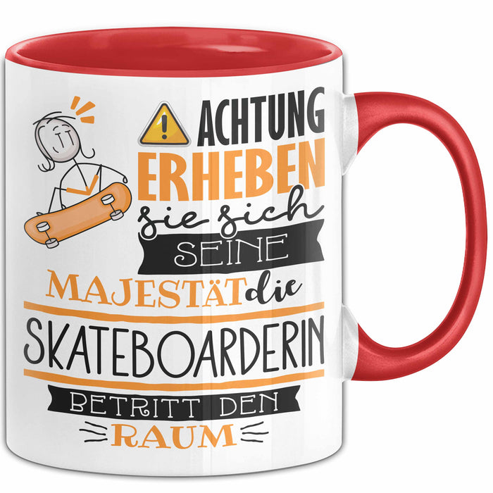 Skateboarderin Tasse Geschenk Lustiger Spruch Bitte Erheben Sie Sich Seine Majestät Die Skateboarderin Betritt Den Raum Rot Trendation