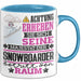 Snowboarder Geschenk Tasse Lustiger Spruch Erheben Sie Sich Der Snowboarder Betritt den Raum Blau Trendation