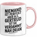 Gertrud Tasse Geschenk Niemand Ist Perfekt Gertrud Verdammt Nah Dran Geschenkidee Rosa Trendation