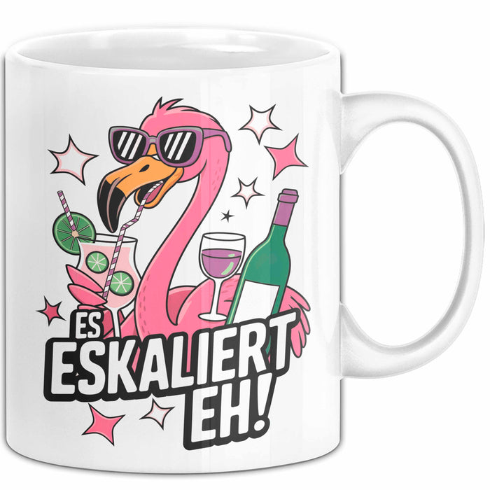 Flamingo Trinkend Tasse Geschenk Lustige Geschenkidee Spruch Es Eskaliert Eh Weiß Trendation
