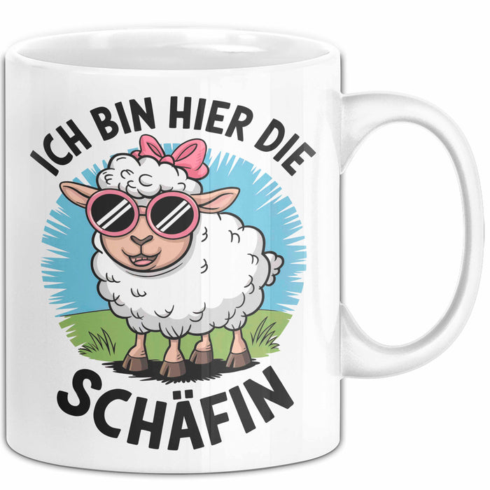 Schaf Tier Tasse Geschenk Lustige Geschenkidee Spruch Ich bin hier die Schäffin Weiß Trendation