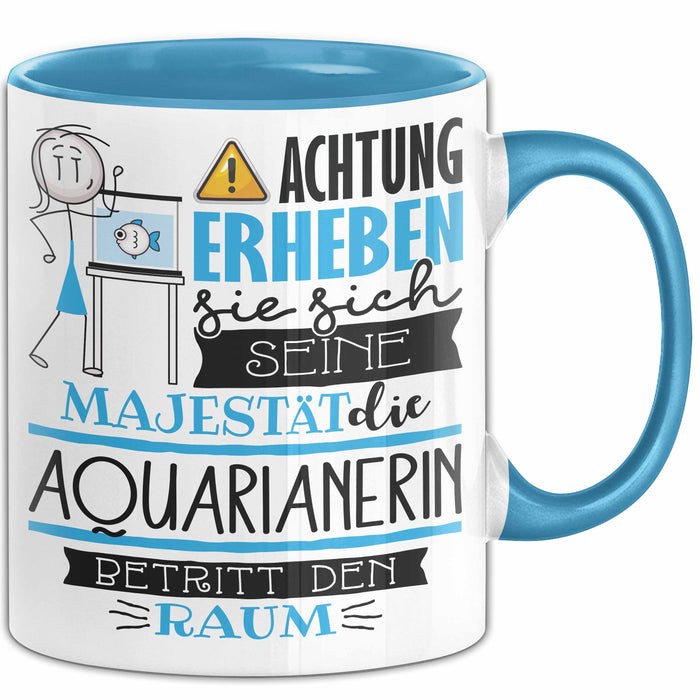 Aquarianerin Tasse Geschenk Lustiger Spruch Bitte Erheben Sie Sich Seine Majestät Die Aquarianerin Betritt Den Raum Blau Trendation