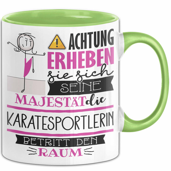 Karatesportlerin Tasse Geschenk Lustiger Spruch Bitte Erheben Sie Sich Seine Majestät Die Karatesportlerin Betritt Den Raum Grün Trendation