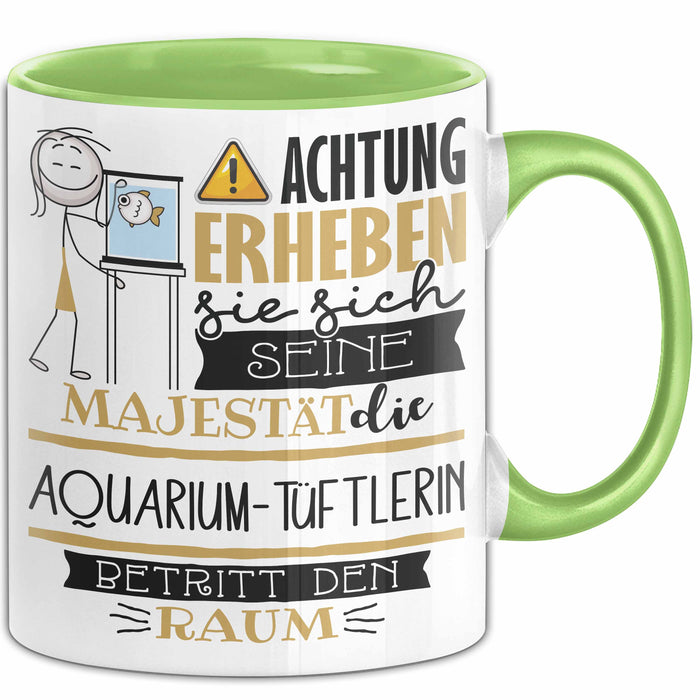 Aquarium-Tüftlerin Tasse Geschenk Lustiger Spruch Bitte Erheben Sie Sich Seine Majestät Die Aquarium-Tüftlerin Betritt Den Raum Grün Trendation