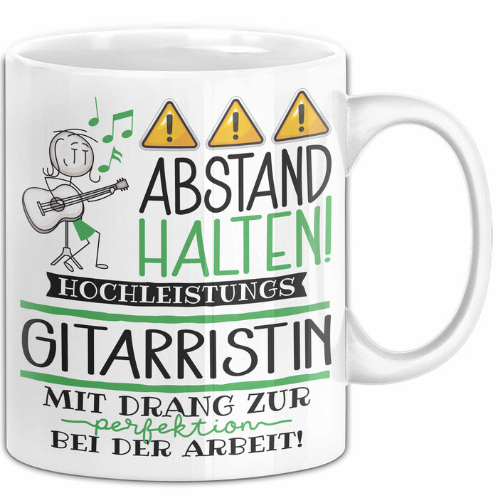 Gitarristin Tasse Geschenk Lustig Abstand Halten Hochleistungs-Gitarristin Mit Drang Zur Perfektion Bei Der Arbeit Weiß Trendation