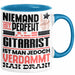 Gitarrist Geschenk Tasse Lustige Geschenkidee für Gitarrist Geburtstag Kaffee-Becher Niemand Ist Perfekt Aber Als Gitarrist Ist Man Nah Dran Blau Trendation