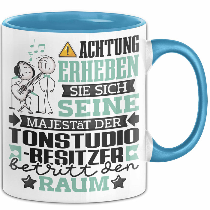 Tonstudio-Besitzer Geschenk Tasse Lustiger Spruch Erheben Sie Sich Der Tonstudio-Besitzer Betritt den Raum Blau Trendation