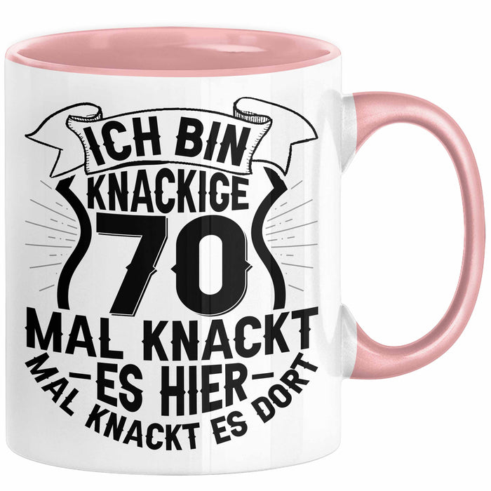 70er Geburtstag Geschenk Männer Frauen Ich Bin Knackige 70 Tasse Geschenkidee Lustiger Spruch Opa 70. Geburtstag Kaffee-Becher Rosa Trendation