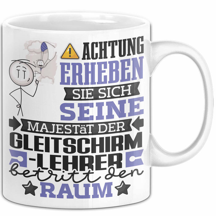 Gleitschirmlehrer Geschenk Tasse Lustiger Spruch Erheben Sie Sich Der Gleitschirmlehrer Betritt den Raum Weiß Trendation