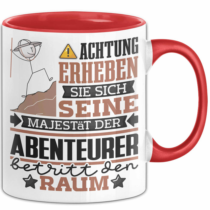 Abenteurer Geschenk Tasse Lustiger Spruch Erheben Sie Sich Der Abenteurer Betritt den Raum Rot Trendation