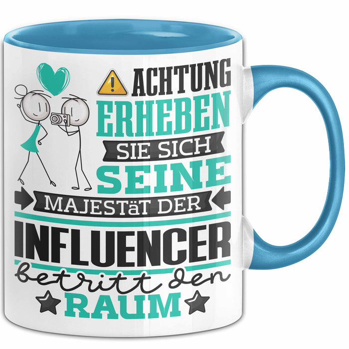Influencer Geschenk Tasse Lustiger Spruch Erheben Sie Sich Der Influencer Betritt den Raum Blau Trendation