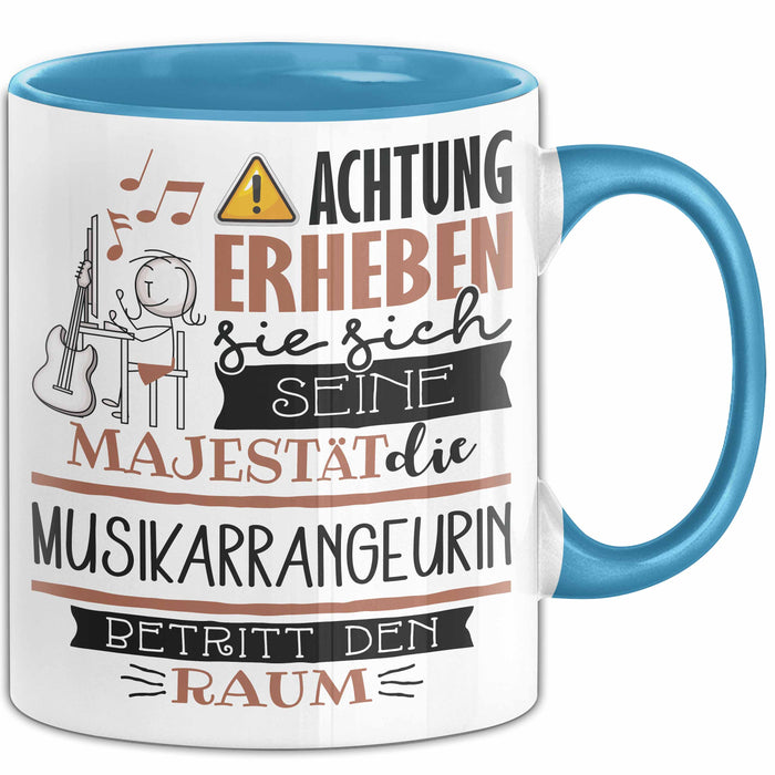 Musikarrangeurin Tasse Geschenk Lustiger Spruch Bitte Erheben Sie Sich Seine Majestät Die Musikarrangeurin Betritt Den Raum Blau Trendation