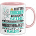 Musiktherapeut Geschenk Tasse Lustiger Spruch Erheben Sie Sich Der Musiktherapeut Betritt den Raum Rosa Trendation