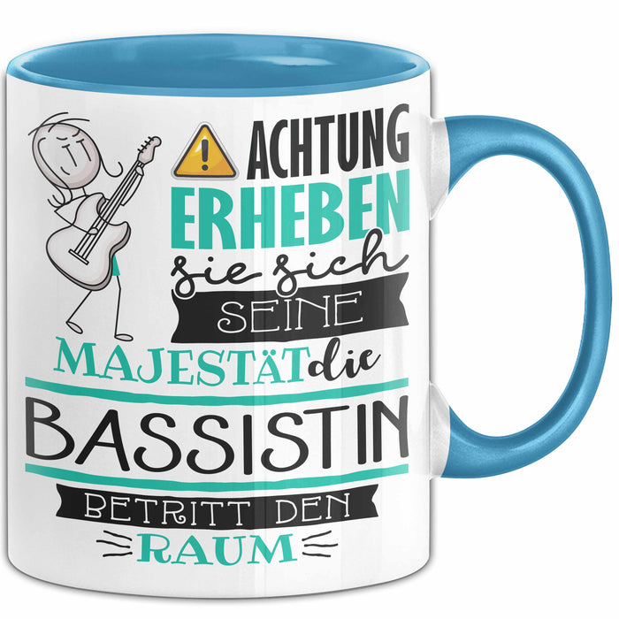 Bassistin Tasse Geschenk Lustiger Spruch Bitte Erheben Sie Sich Seine Majestät Die Bassistin Betritt Den Raum Blau Trendation