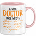 Arzt Tasse Geschenk Lustige Geschenkidee Spruch Ein Weiser Arzt Schrieb Einmal Rosa Trendation