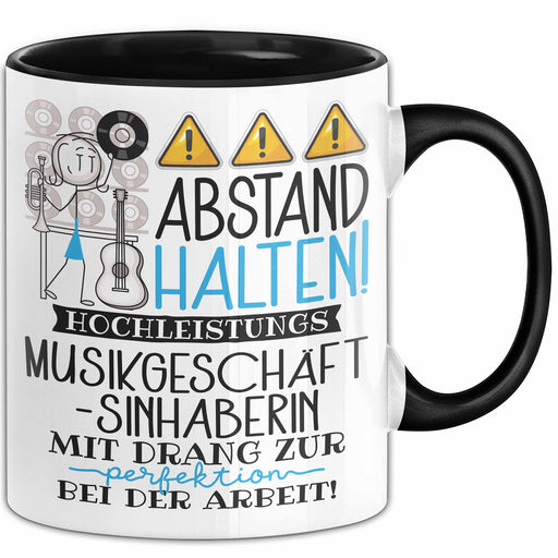 Musikgeschäftsinhaberin Tasse Geschenk Lustig Abstand Halten Hochleistungs-Musikgeschäftsinhaberin Mit Drang Zur Perfektion Bei Der Arbeit Trendation