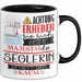 Seglerin Tasse Geschenk Lustiger Spruch Bitte Erheben Sie Sich Seine Majestät Die Seglerin Betritt Den Raum Schwarz Trendation