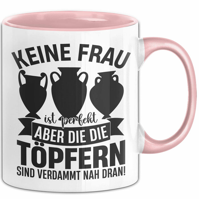 Töpferin Tasse Geschenk Keine Frau Ist Perfekt Aber Die Die Töpfern Sind Nah Dran Geschenkidee Töpfern Becher Rosa Trendation