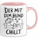 Hund Tierliebhaber Tasse Geschenk Lustige Geschenkidee Spruch Der Mit Dem Hund Chillt Rosa Trendation