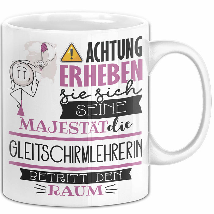 Gleitschirmlehrerin Tasse Geschenk Lustiger Spruch Bitte Erheben Sie Sich Seine Majestät Die Gleitschirmlehrerin Betritt Den Raum Weiß Trendation