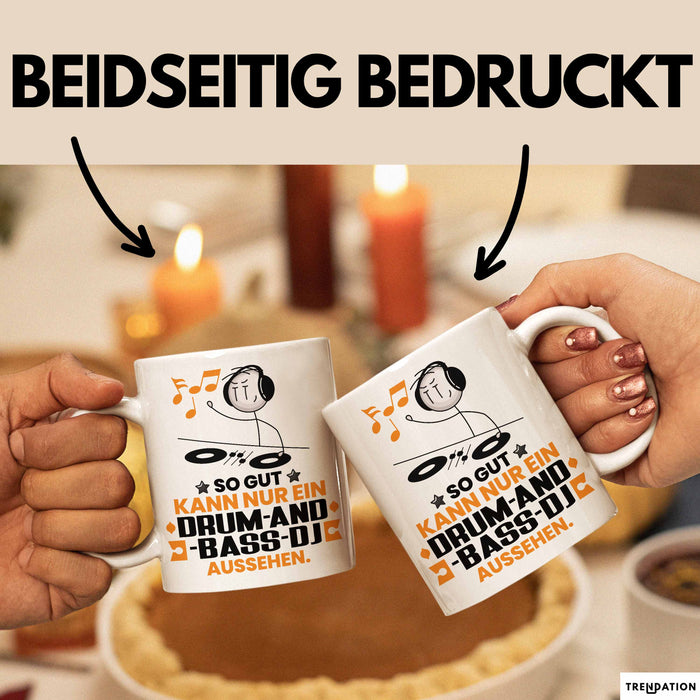 Drum-and-Bass-DJ Geschenk Tasse So Gut Kann Nur Ein Drum-and-Bass-DJ Aussehen Geschenkidee Kaffee-Becher Weiß Trendation