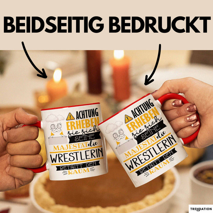 Wrestlerin Tasse Geschenk Lustiger Spruch Bitte Erheben Sie Sich Seine Majestät Die Wrestlerin Betritt Den Raum Rot Trendation