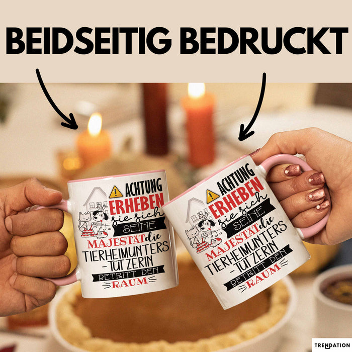 Tierheimunterstützerin Tasse Geschenk Lustiger Spruch Bitte Erheben Sie Sich Seine Majestät Die Tierheimunterstützerin Betritt Den Raum Rosa Trendation