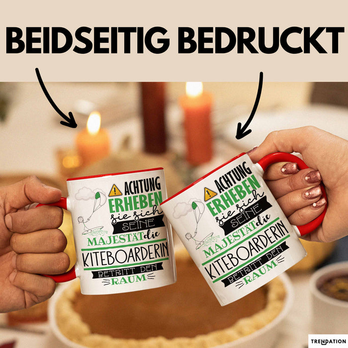 Kiteboarderin Tasse Geschenk Lustiger Spruch Bitte Erheben Sie Sich Seine Majestät Die Kiteboarderin Betritt Den Raum Rot Trendation