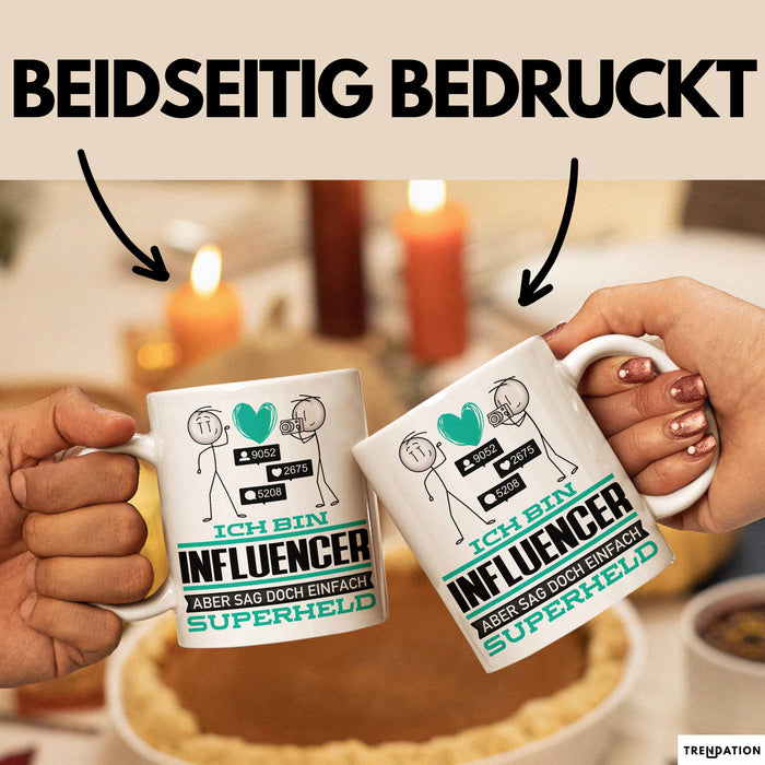 Influencer Geschenk Tasse Ich Bin Influencer Aber Sag Doch Einfach Superheld Lustige Geschenkdiee für Influencer Kaffee-Becher Weiß Trendation