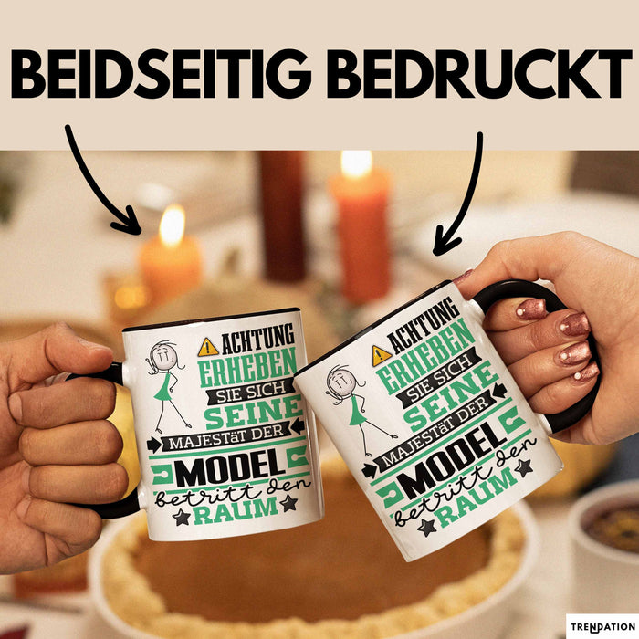Model Geschenk Tasse Lustiger Spruch Erheben Sie Sich Der Model Betritt den Raum Schwarz Trendation