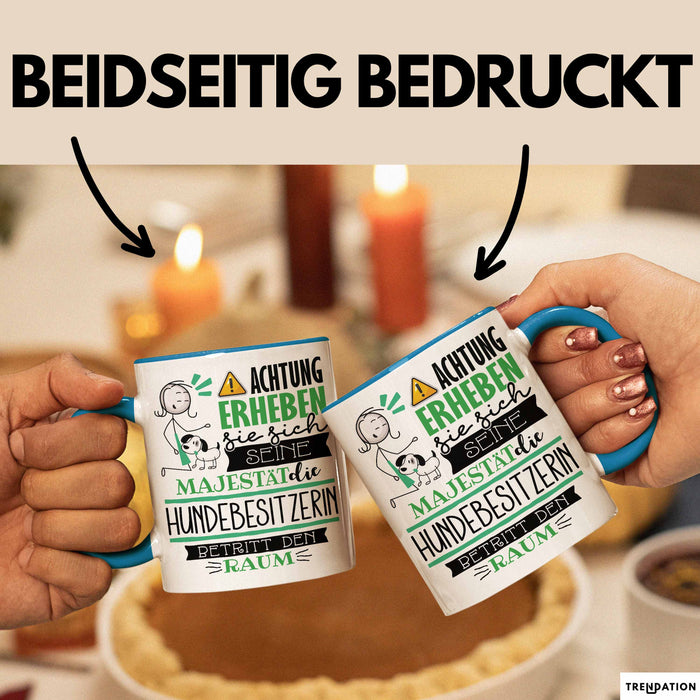Hundebesitzerin Tasse Geschenk Lustiger Spruch Bitte Erheben Sie Sich Seine Majestät Die Hundebesitzerin Betritt Den Raum Blau Trendation