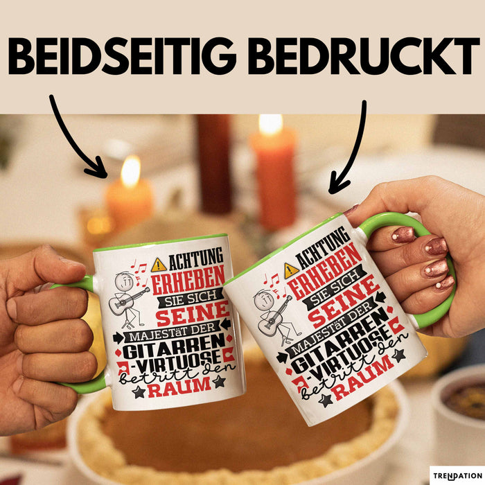 Gitarrenvirtuose Geschenk Tasse Lustiger Spruch Erheben Sie Sich Der Gitarrenvirtuose Betritt den Raum Grün Trendation