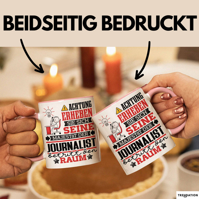 Journalist Geschenk Tasse Lustiger Spruch Erheben Sie Sich Der Journalist Betritt den Raum Rosa Trendation