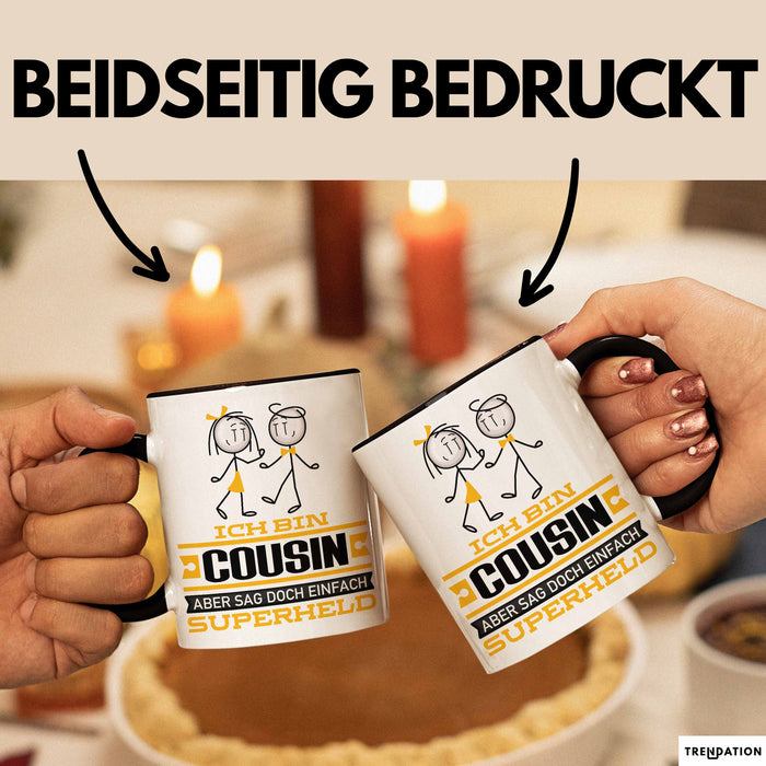 Cousin Geschenk Tasse Ich Bin Cousin Aber Sag Doch Einfach Superheld Lustige Geschenkdiee für Cousin Kaffee-Becher Schwarz Trendation