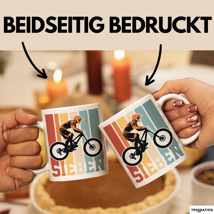 Tasse SIEBEN Grafik RetroStil Geschenkidee 7. Geburtstag Jungs Weiß Trendation