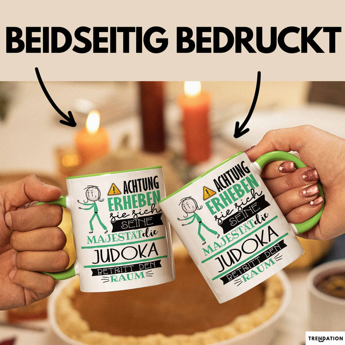 Judoka Tasse Geschenk Lustiger Spruch Bitte Erheben Sie Sich Seine Majestät Die Judoka Betritt Den Raum Grün Trendation