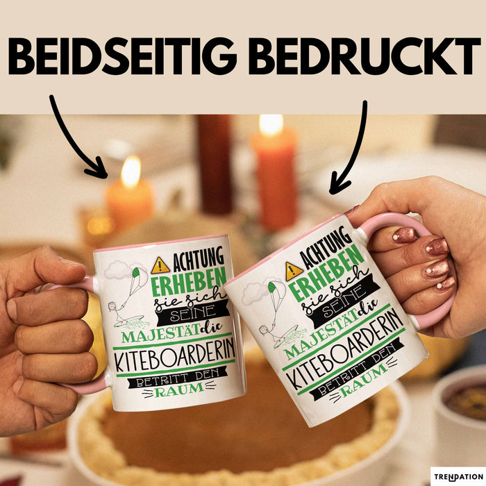 Kiteboarderin Tasse Geschenk Lustiger Spruch Bitte Erheben Sie Sich Seine Majestät Die Kiteboarderin Betritt Den Raum Rosa Trendation