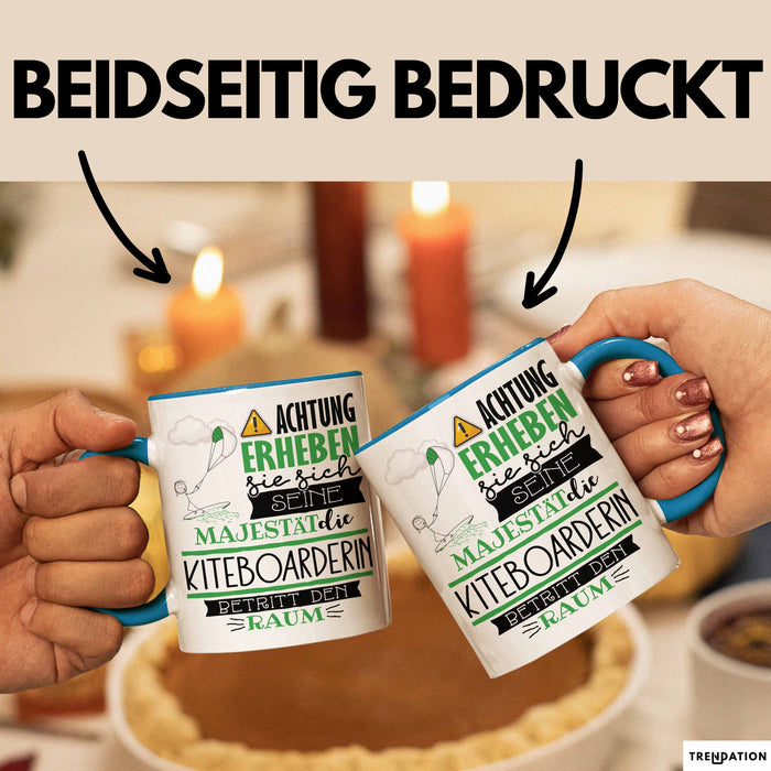 Kiteboarderin Tasse Geschenk Lustiger Spruch Bitte Erheben Sie Sich Seine Majestät Die Kiteboarderin Betritt Den Raum Blau Trendation
