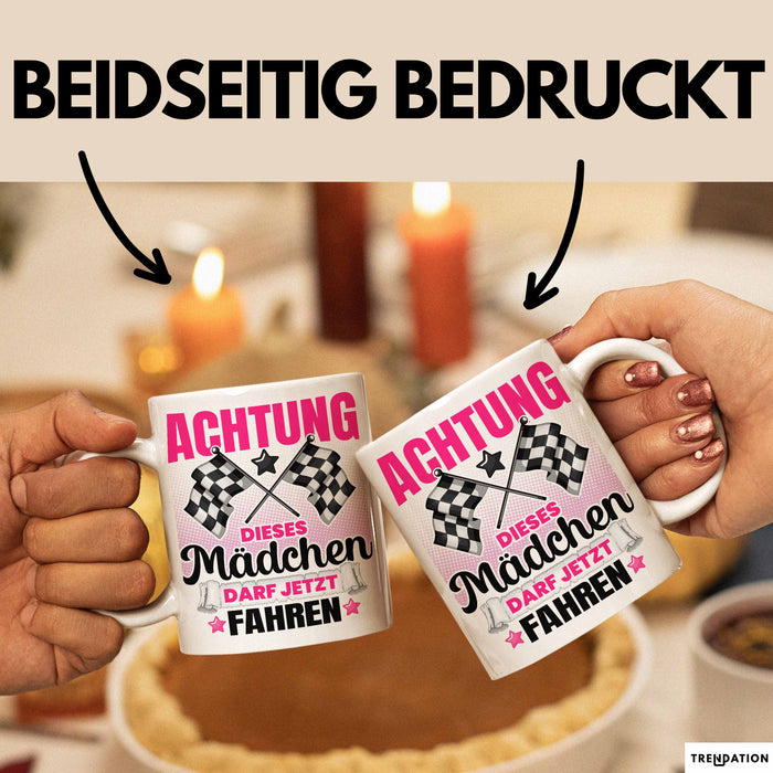 Führerschein Bestanden Geschenk Tasse Bestandener Führerschein Achtung Dieses Mädchen Darf Jetzt Fahren Fahrschule Kaffee-Becher Weiß Trendation