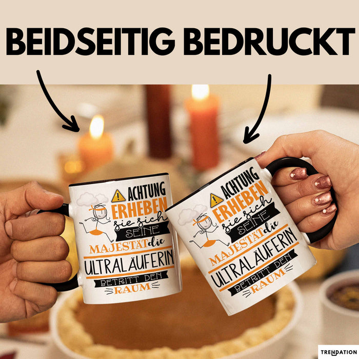 Ultraläuferin Tasse Geschenk Lustiger Spruch Bitte Erheben Sie Sich Seine Majestät Die Ultraläuferin Betritt Den Raum Schwarz Trendation