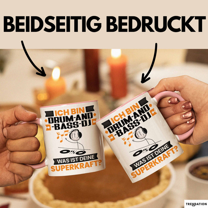 Drum-and-Bass-DJ Tasse Geschenk für Drum-and-Bass-DJ Geburtstag Lustiger Spruch Kaffee-Becher Was Ist Deine Superkraft Rosa Trendation