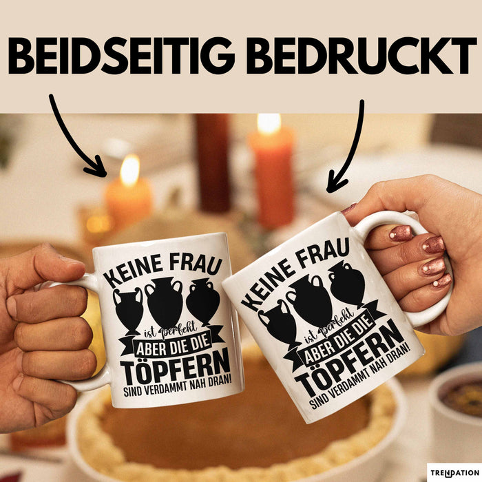 Töpferin Tasse Geschenk Keine Frau Ist Perfekt Aber Die Die Töpfern Sind Nah Dran Geschenkidee Töpfern Becher Weiß Trendation